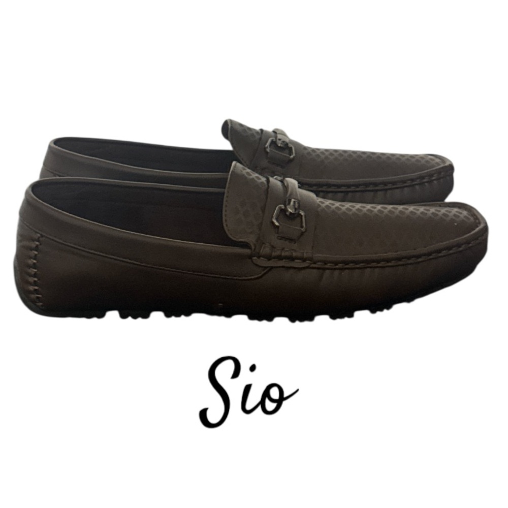 New Authentic Sio men’s brown slip on loafers sz 9 display